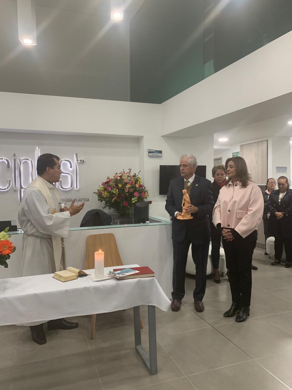 Specialists in Plastic Surgery inaugurated its new headquarters 6